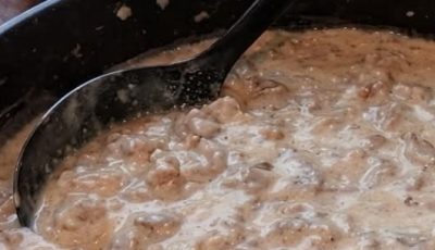 DOES ANYONE HERE ACTUALLY STILL EAT Pioneer Woman Sausage Gravy